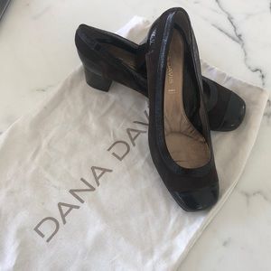 Dana Davis size 8.5 brown suede and patent pumps